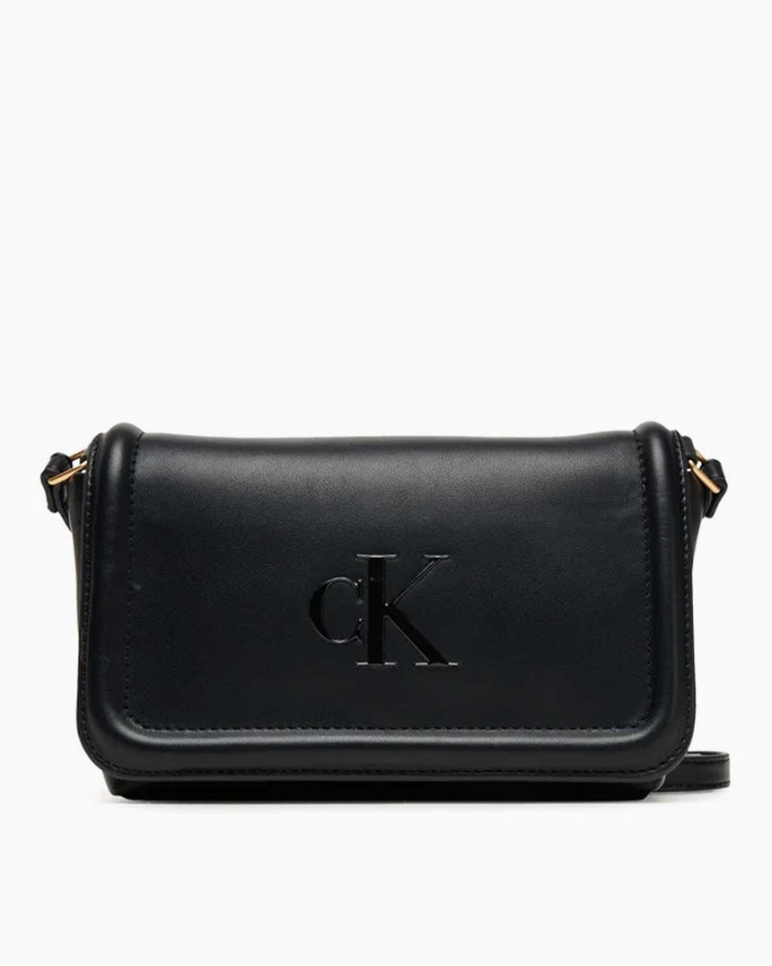 Calvin Klein Kalın Logolu Kapaklı Çapraz Askılı Çanta Black