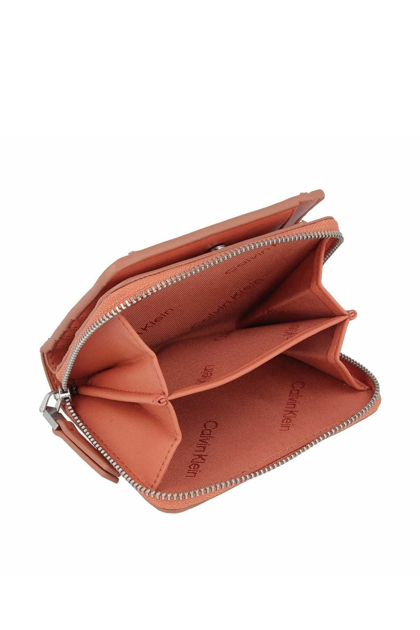 Calvin Klein Çapraz Askılı Kadın Çantası Brown