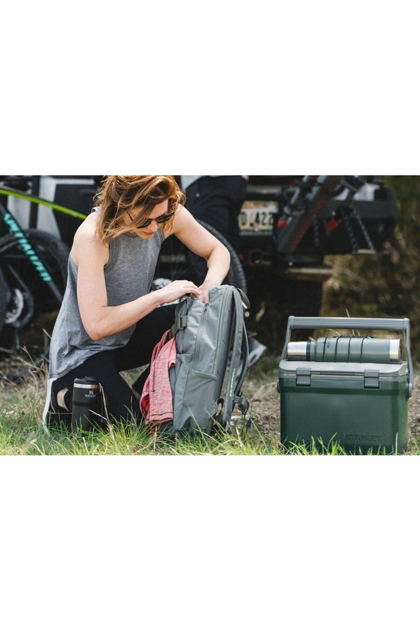 Stanley Efsane Klasik Seri-1 Litre Vakumlu Çelik Termos Hammertone Green