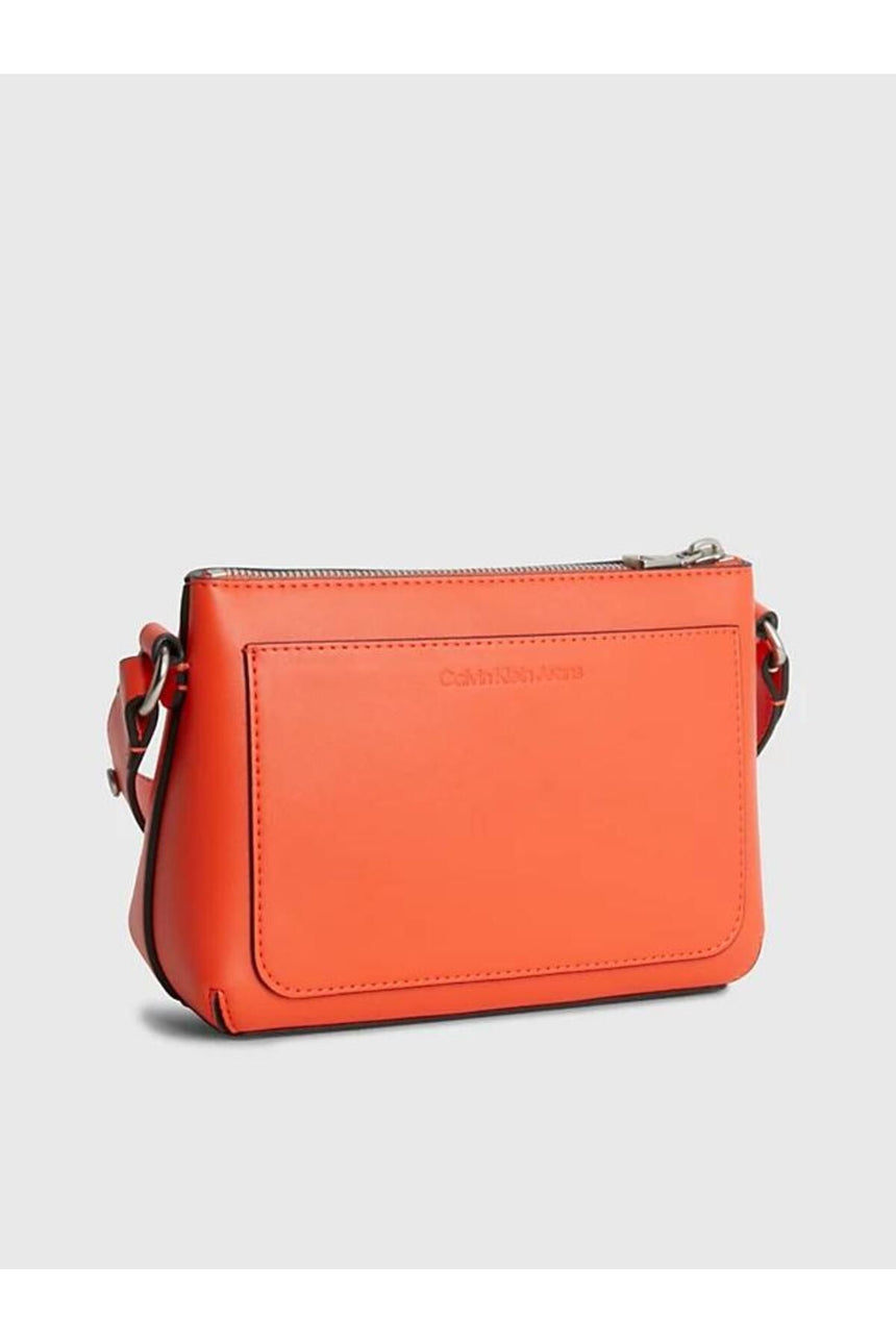 Calvin Klein Sculpted Camera Pouch Çapraz Askılı Kadın Çantası Red
