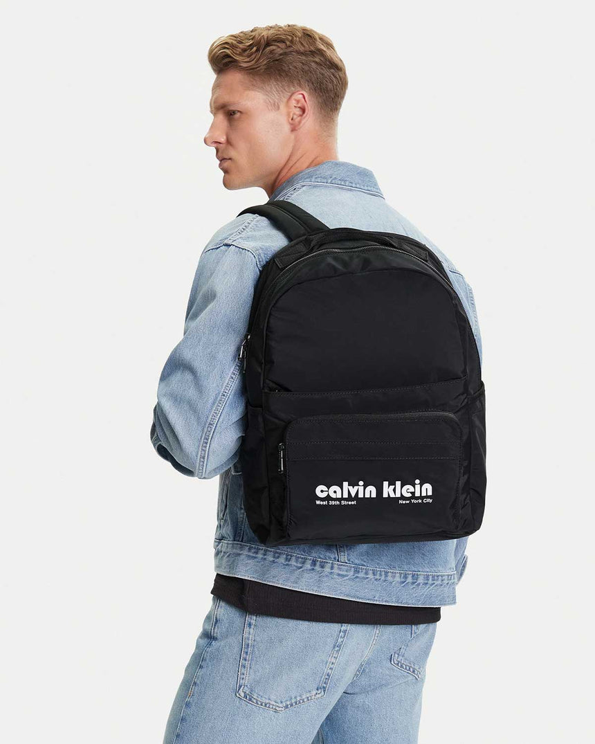 Calvin Klein Grafik Logolu Çok Fonksiyonlu Erkek Sırt Çantası Black