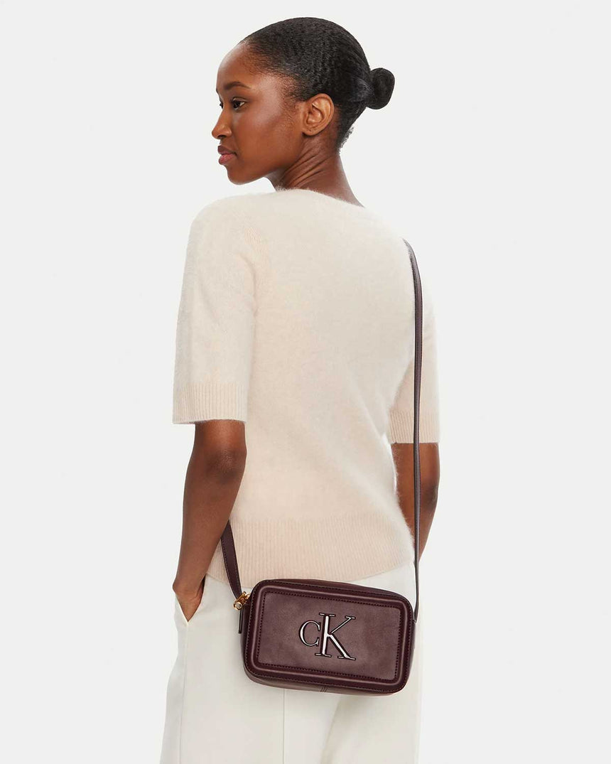 Calvin Klein Kalın Logolu Kadın Kamera Çantası Fudge