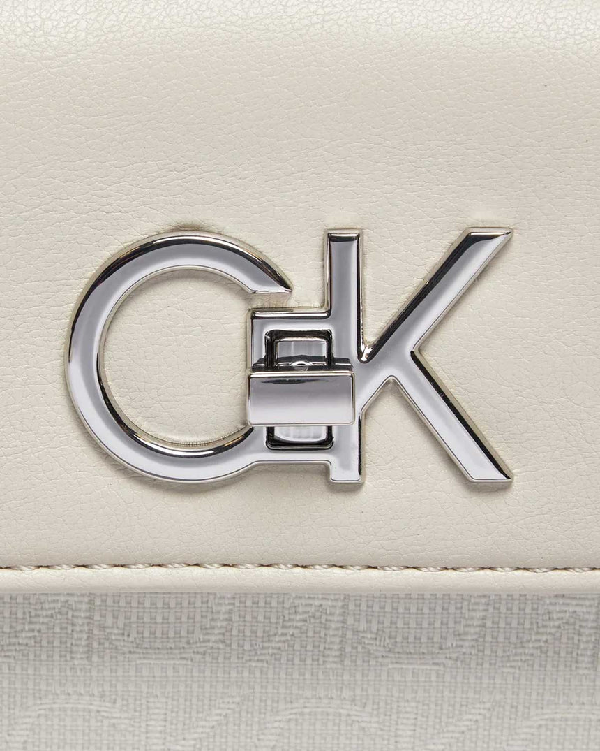 Calvin Klein Zincir Detaylı Çapraz Askılı Çanta Grey