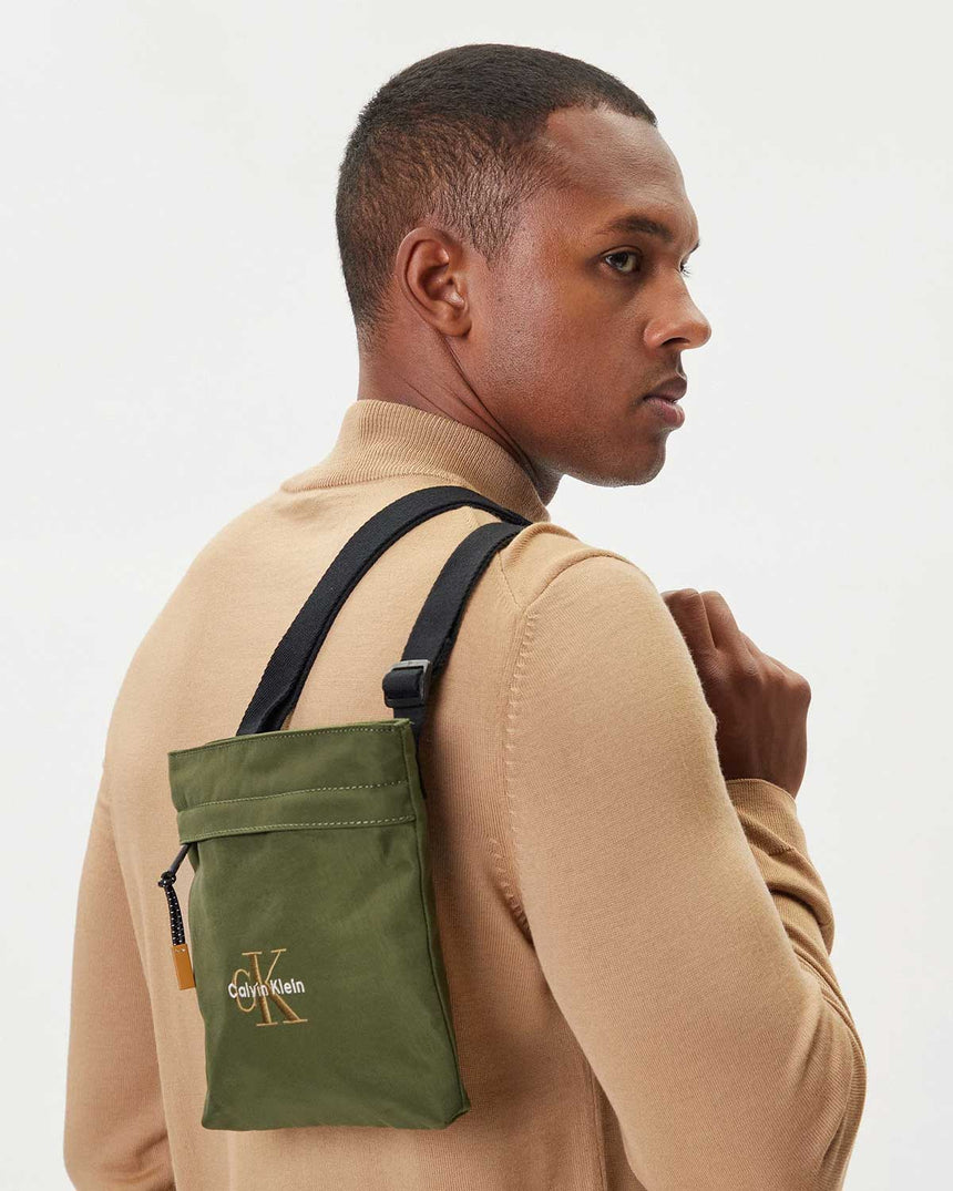 Calvin Klein Düz Naylon Erkek Çapraz Askılı Çanta Thyme
