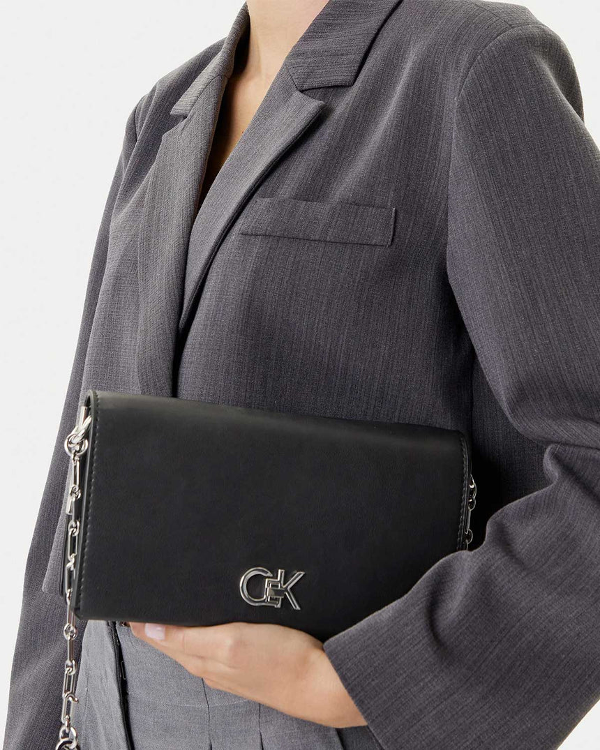 Calvin Klein Kadın Kilitlemeli Değiştirilebilir Çapraz Askılı Mini Çanta Black