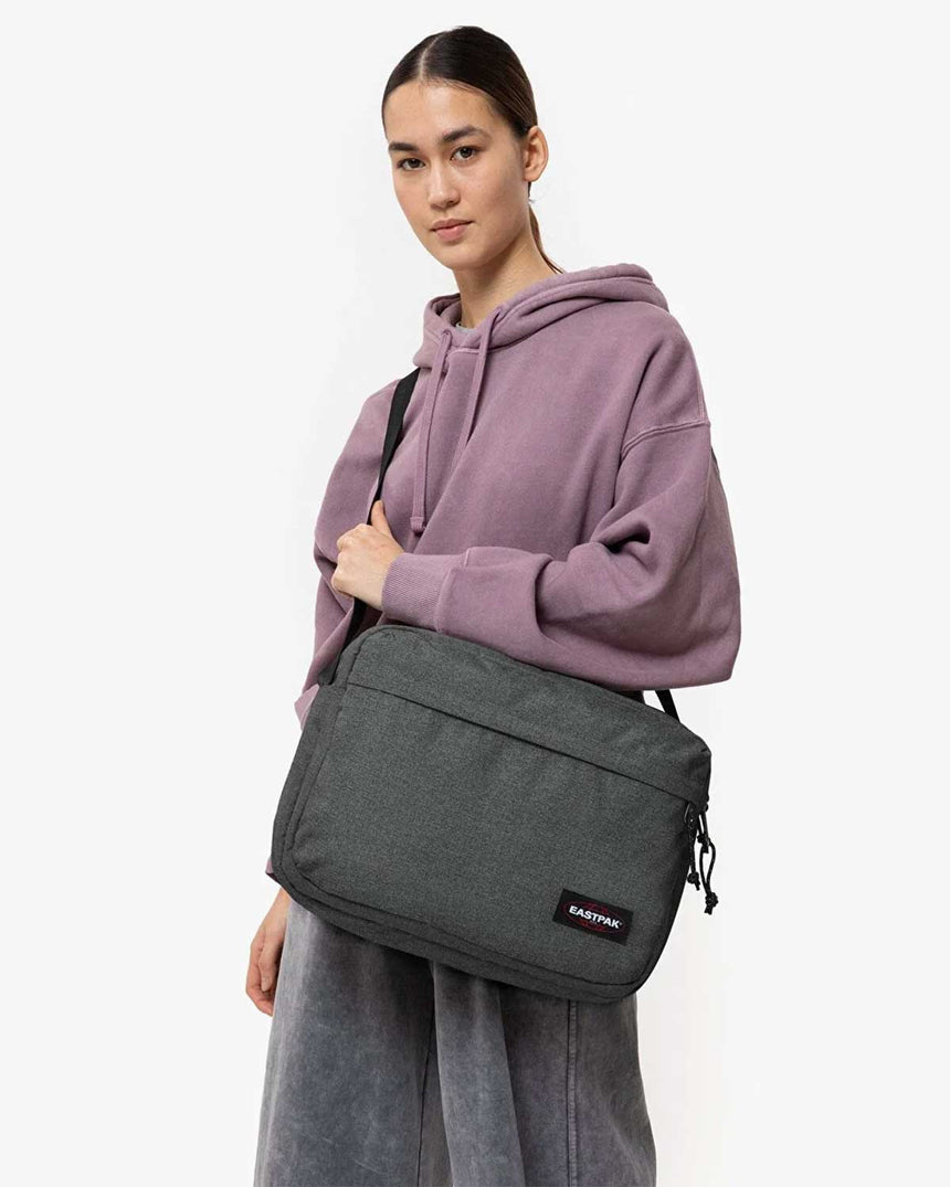 Eastpak Crosser Ayarlanabilir Çapraz Askılı Çanta Black Denim