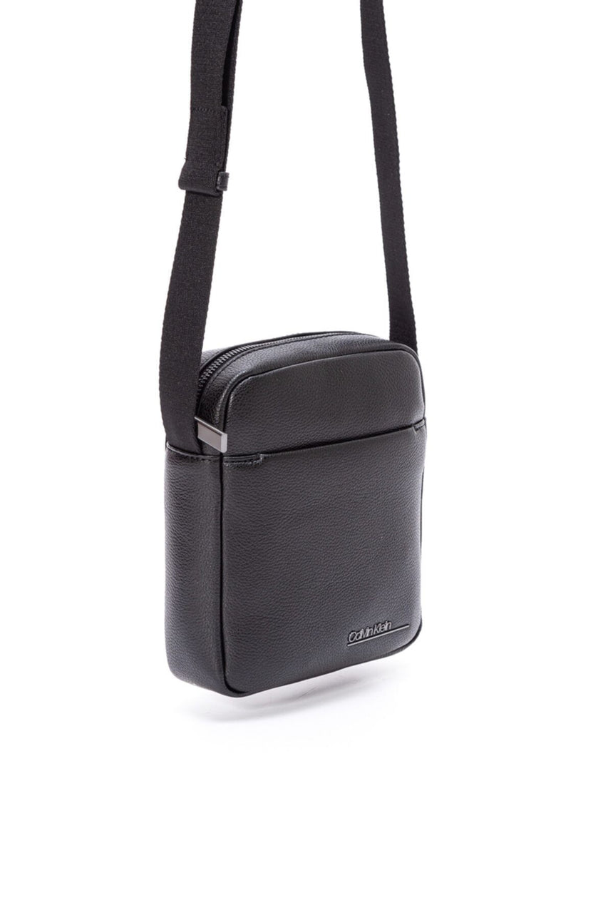 Calvin Klein Ck Bombe Çapraz Askılı Erkek Çantası Black