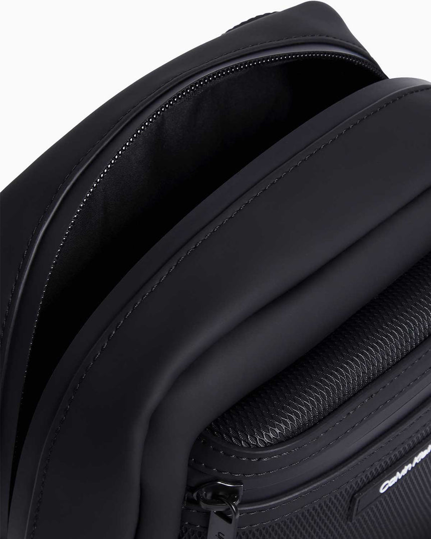 Calvin Klein Essential Reporter Çapraz Askılı Çanta Black Rubberized