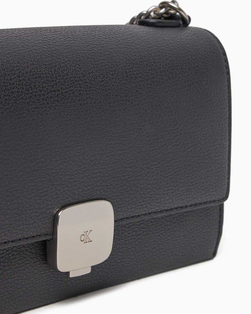 Calvin Klein Forged Lock Small Flap Kadın Çapraz Askılı Çanta Black