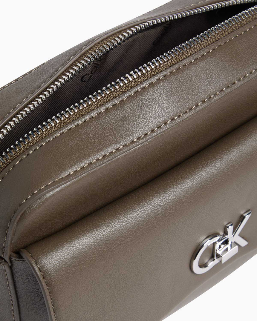 Calvin Klein Pocket Logolu Çapraz Askılı Çanta Teak