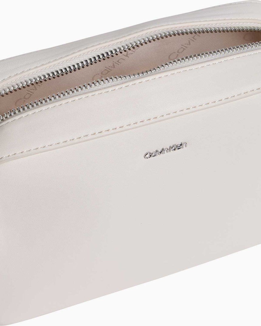 Calvin Klein Must Small Logolu Çapraz Askılı Çanta Chalk