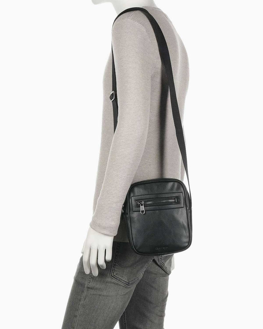 Calvin Klein Elevated Pu Reporter S Erkek Çapraz Askılı Çanta Ck Black Smooth