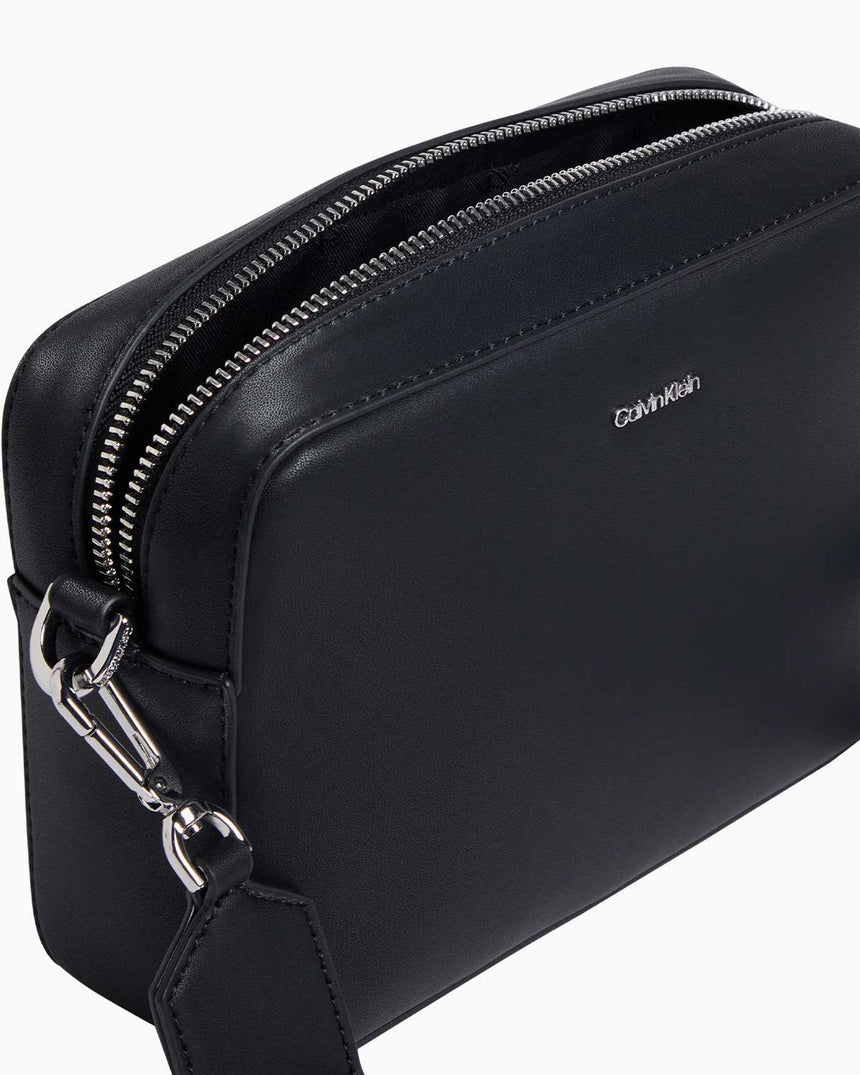 Calvin Klein Must Small Logolu Çapraz Askılı Çanta CK Black