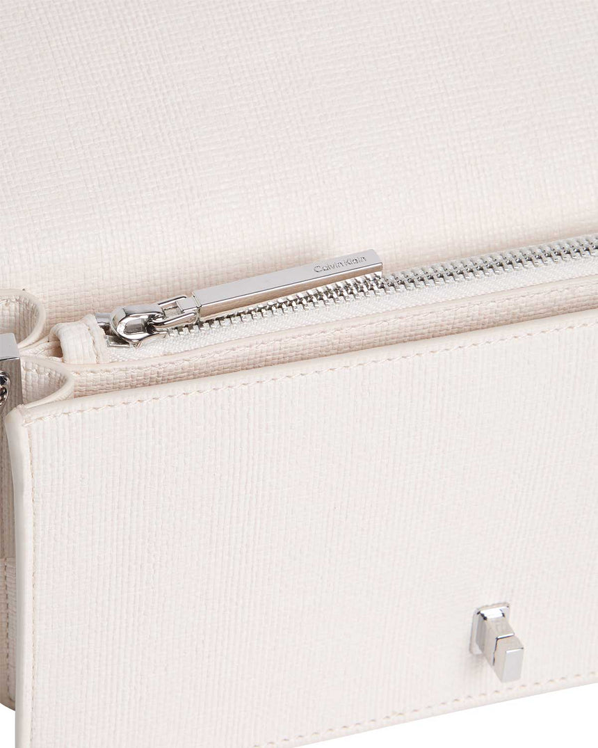 Calvin Klein Mini Chain Çapraz Askılı Çanta Chalk