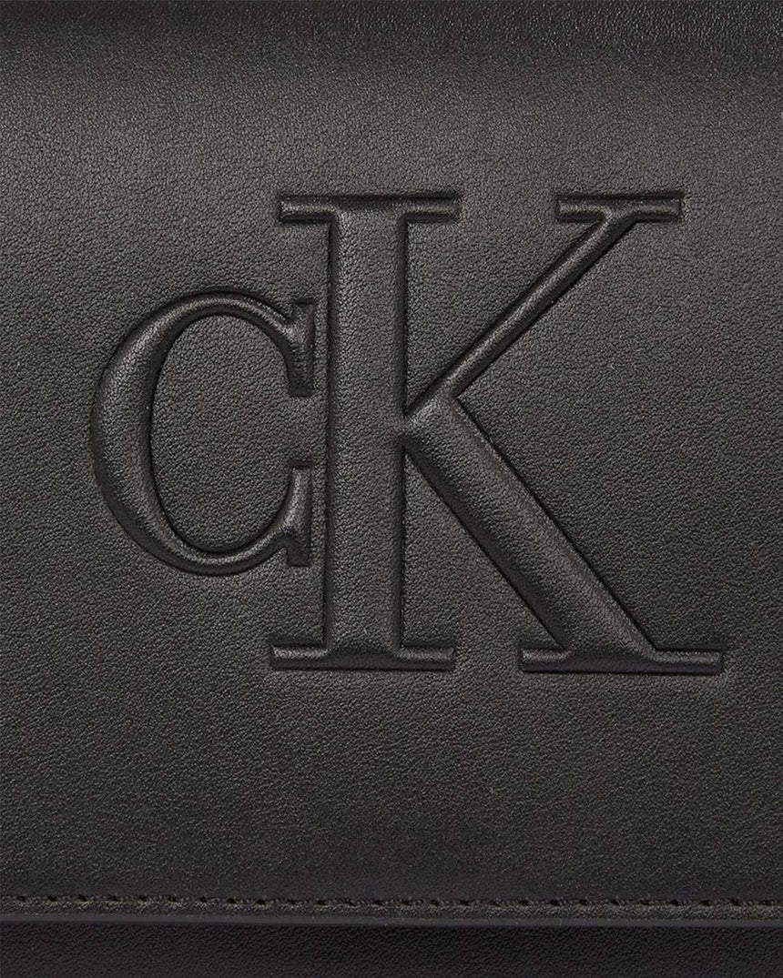 Calvin Klein Sculpted Flap Zincir Detaylı Çapraz Askılı Çanta Black