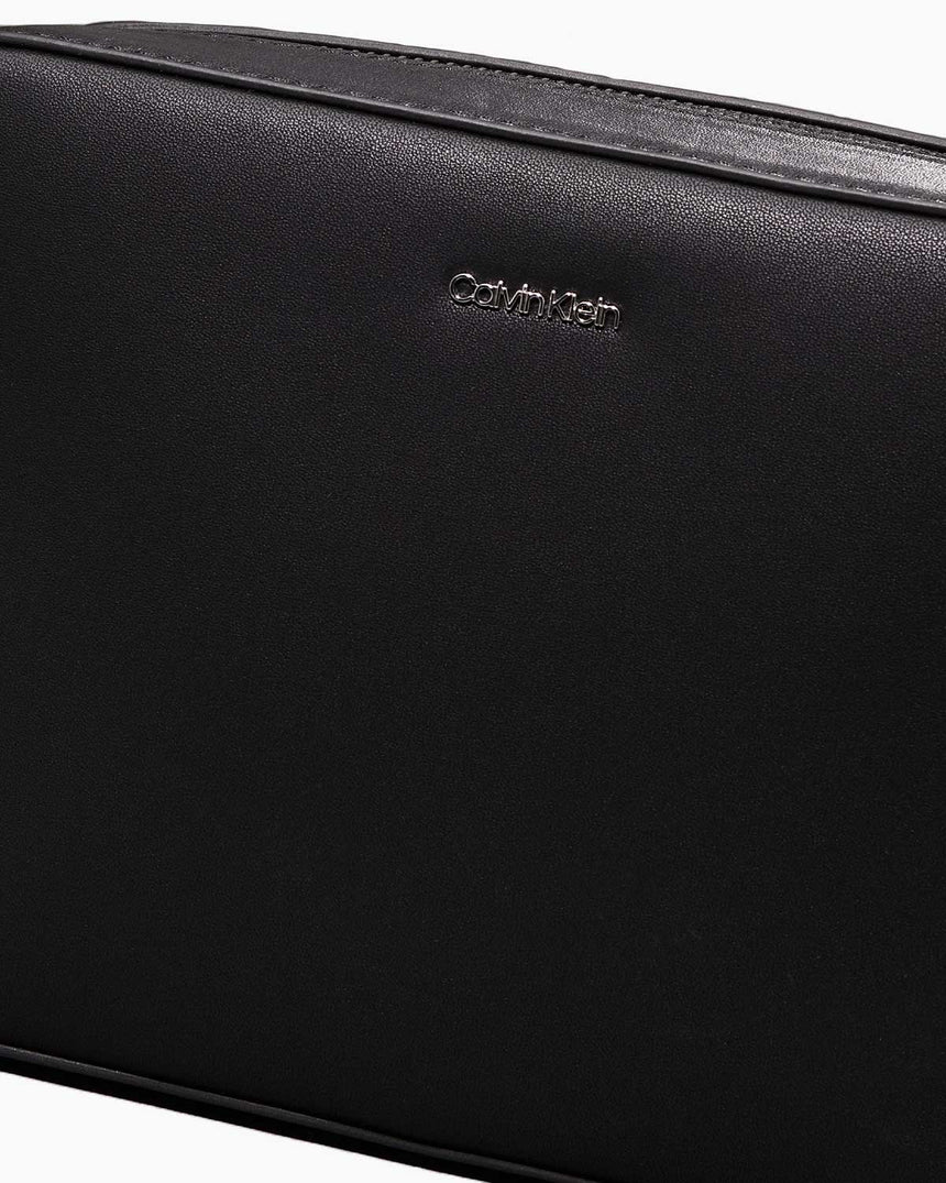 Calvin Klein Must Small Logolu Çapraz Askılı Çanta CK Black