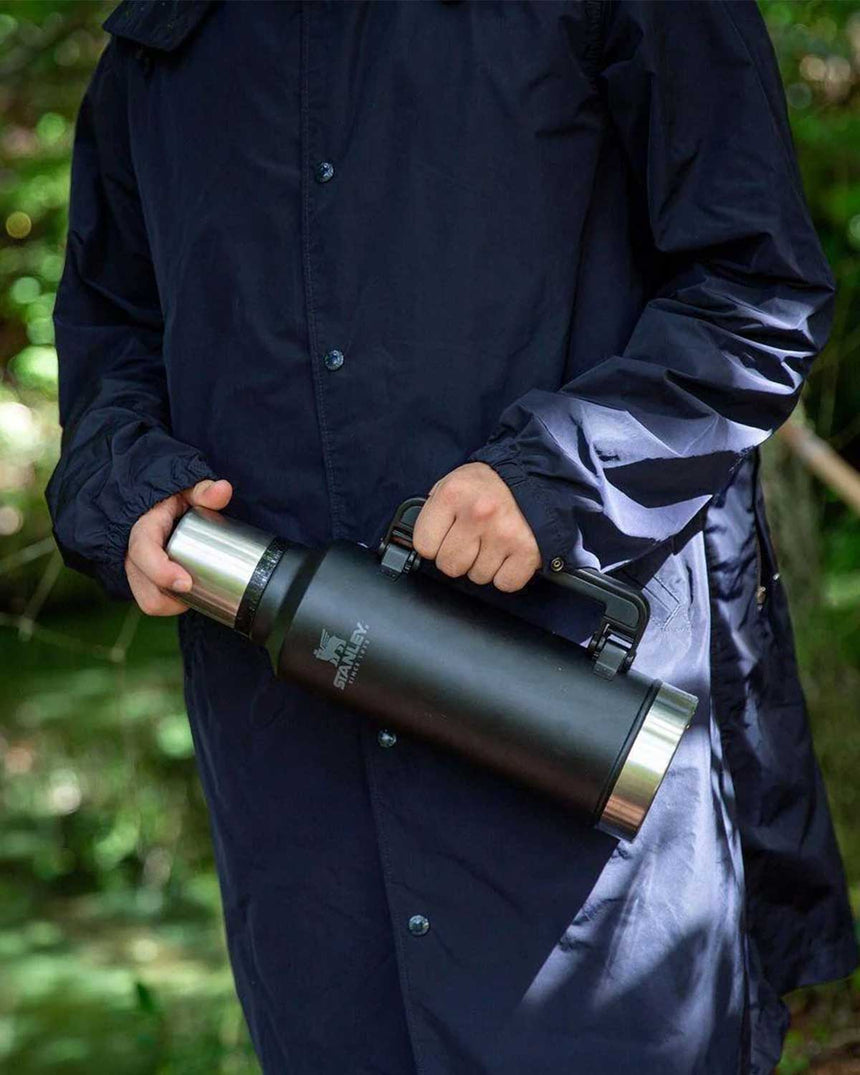 Stanley Efsane Klasik Seri-1.9 Litre Klasik Şişe, Vakumlu Çelik Termos Matte Black