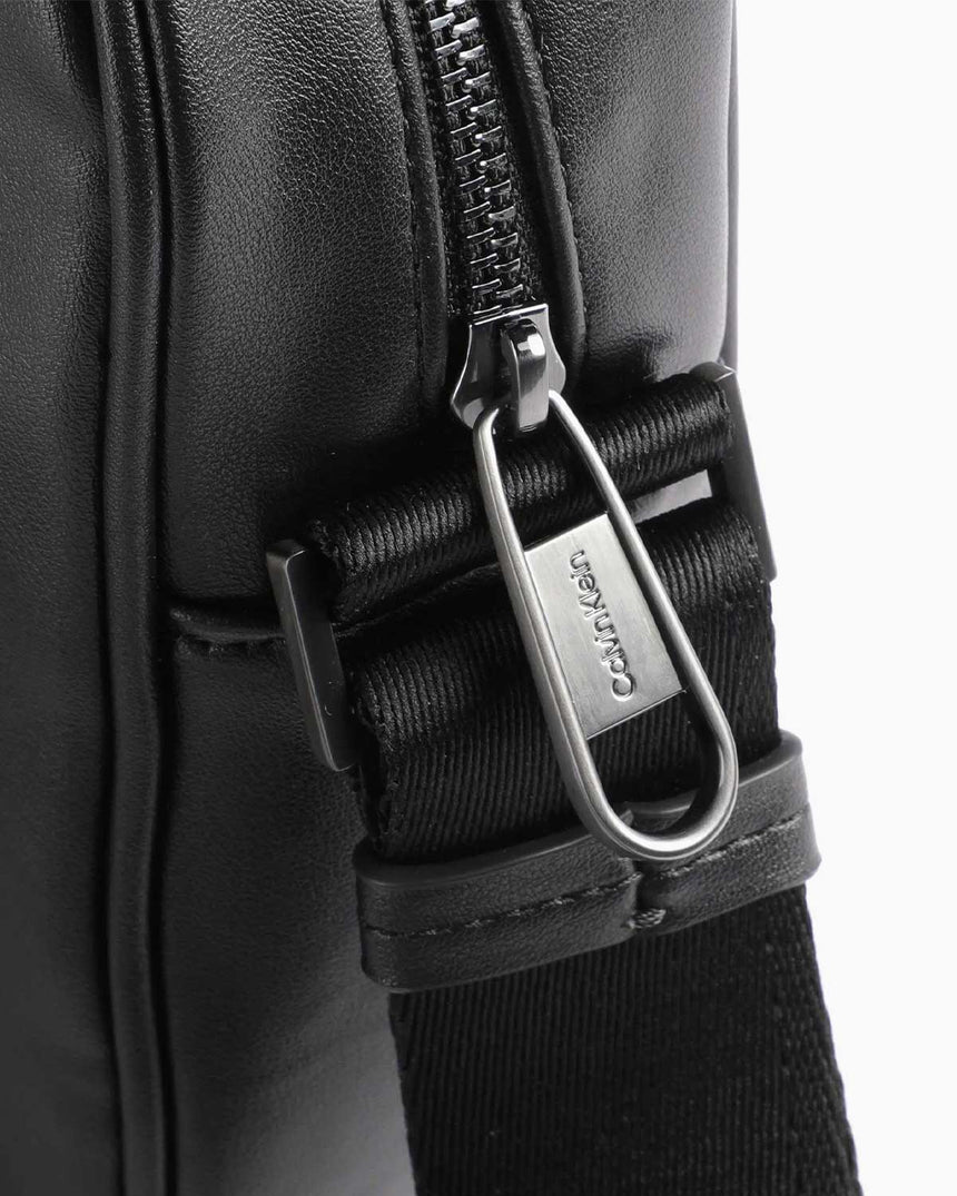 Calvin Klein Elevated Pu Reporter S Erkek Çapraz Askılı Çanta Ck Black Smooth