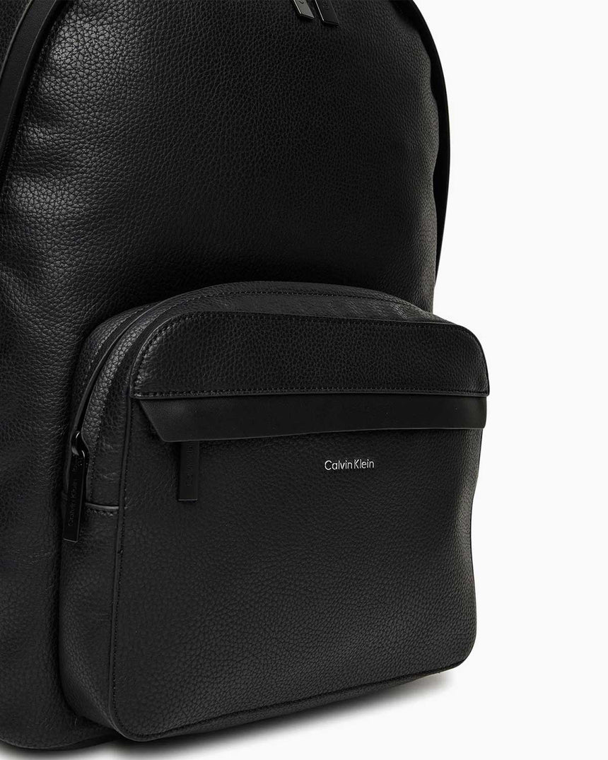 Calvin Klein Must Erkek Yuvarlak Sırt Çantası Black