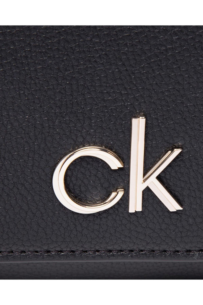 Calvin Klein Shadow Sac Porté Epaule Synthétique Noir Çapraz Askılı Kadın Çantası Black