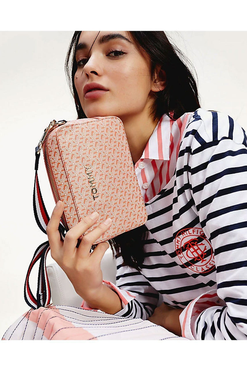 Tommy Hilfiger Iconic Tommy Camera Bag Monogram Çapraz Askılı Kadın Çantası Island Coral