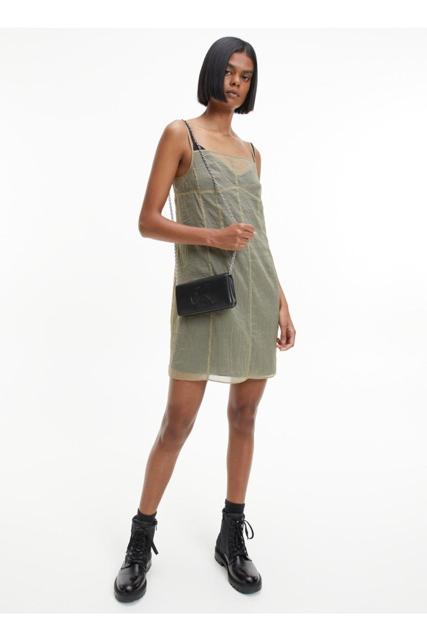 Calvin Klein Ck Kabartma Logolu Zincir Askılı Kadın Çapraz Omuz Çantası Black