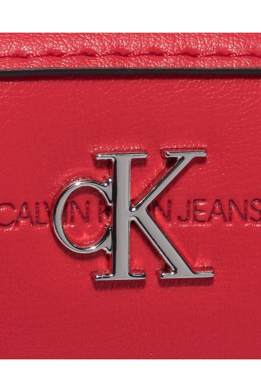 Calvin Klein Mono Hardware Camera Bag Çapraz Askılı Kadın Çantası RACING RED
