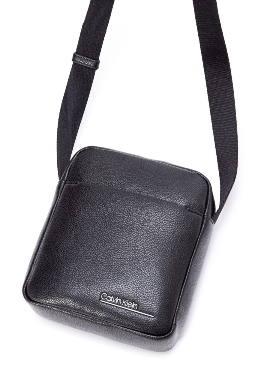 Calvin Klein Ck Bombe Çapraz Askılı Erkek Çantası Black