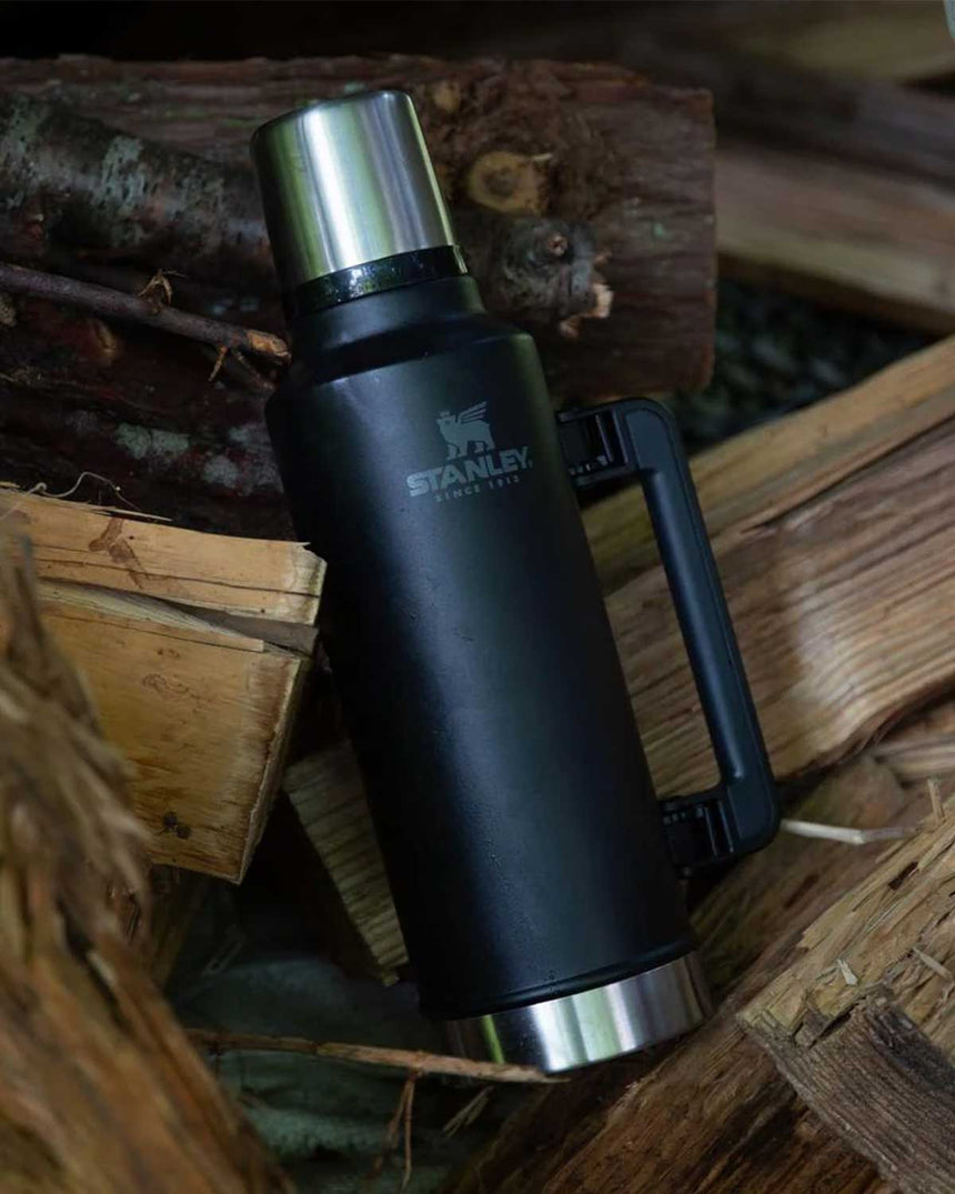 Stanley Efsane Klasik Seri-1.9 Litre Klasik Şişe, Vakumlu Çelik Termos Matte Black