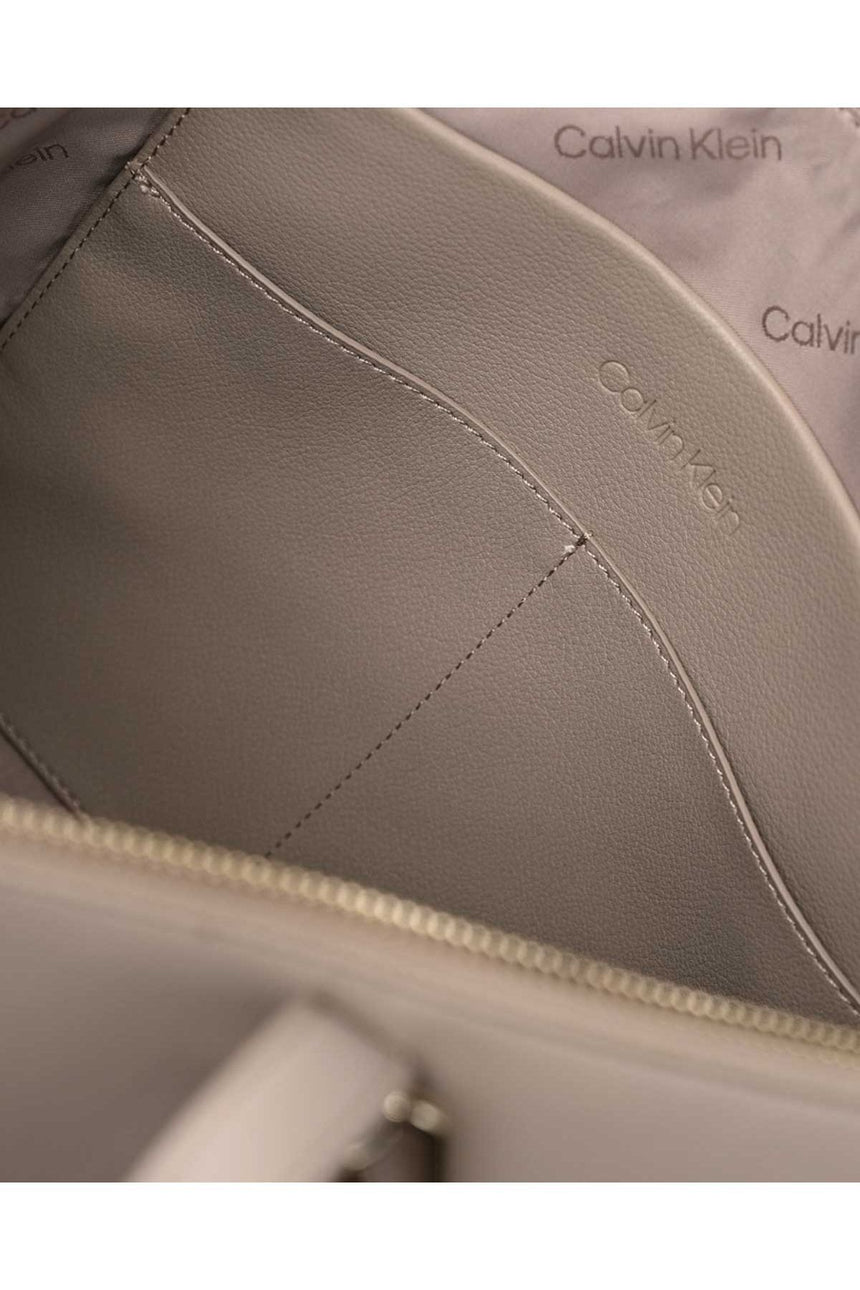 Calvin Klein Kadın Must Shopper Omuz Çantası Grey