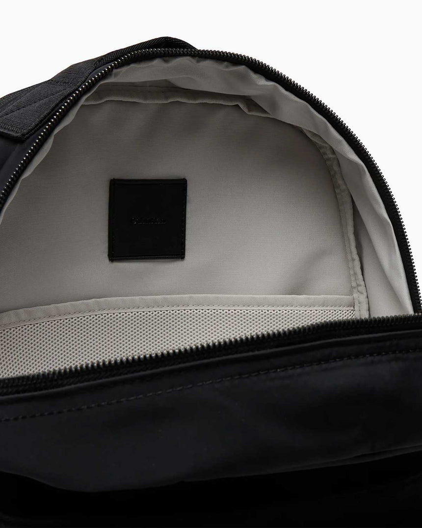 Calvin Klein Grafik Logolu Çok Fonksiyonlu Erkek Sırt Çantası Black