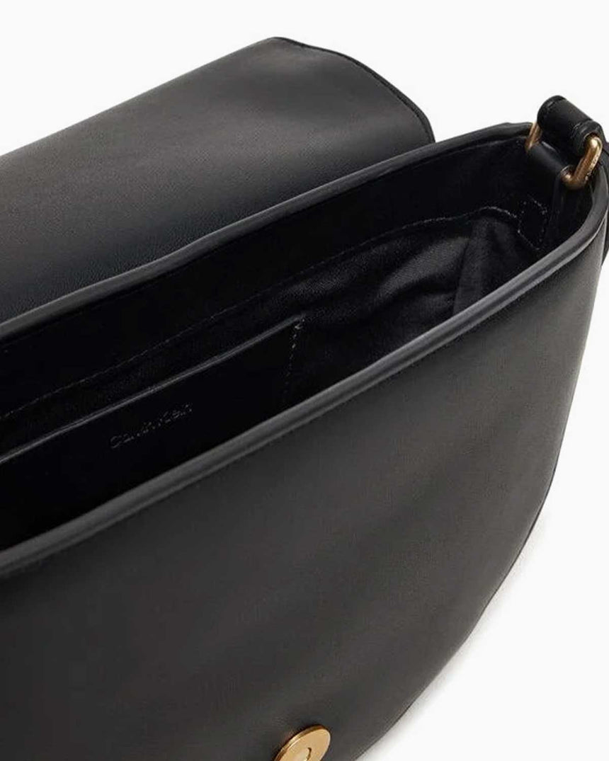 Calvin Klein Saddle Kalın Logolu Kadın Çapraz Askılı Çanta Black