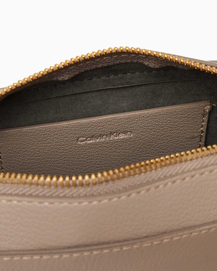 Calvin Klein Minimal Monogram Çapraz Askılı Çanta Chateau