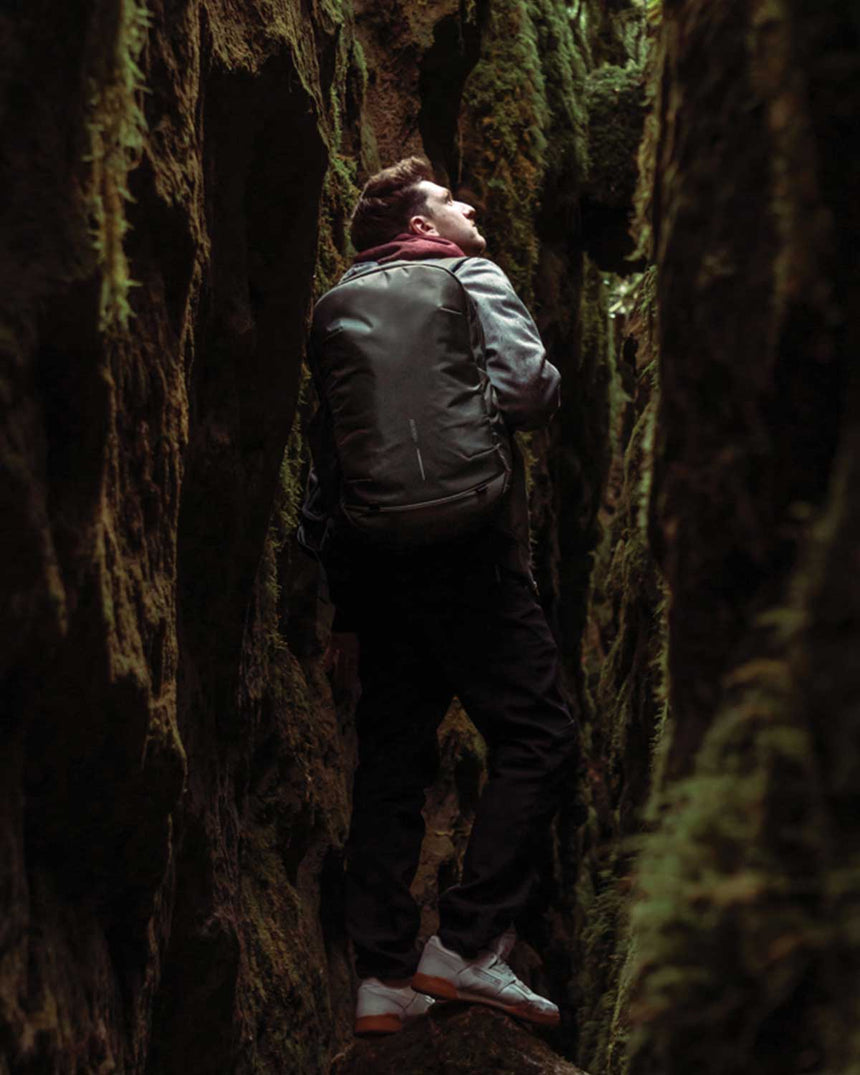 XD Design Bobby Explore 17 Inc Uyumlu Suya Dayanıklı Usb Şarj Girişli Hırsızlık Önleyici Sırt Çantası Black