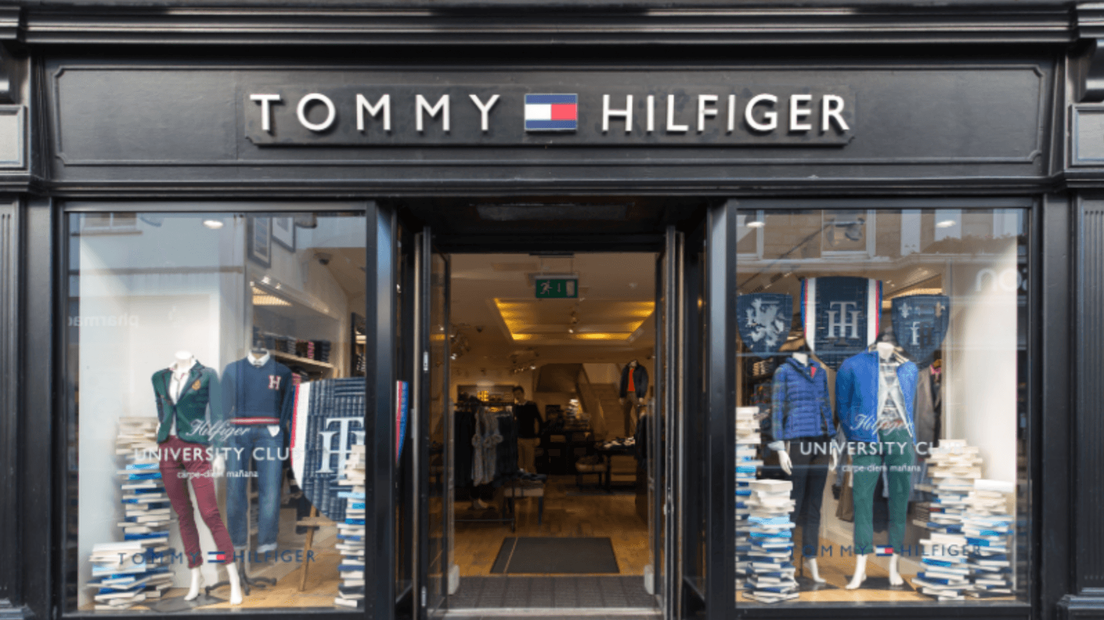 Tommy Hilfiger: 40 Yıllık Bir Başarı Hikayesi - ECANTA