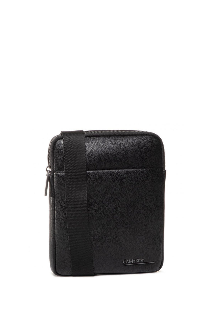 Calvin Klein Ck Bombe Çapraz Askılı Erkek Çantası Black