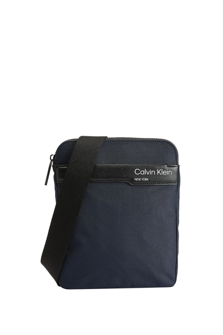 Calvin Klein Calvin ID Çapraz Askılı Erkek Çantası Ck Navy