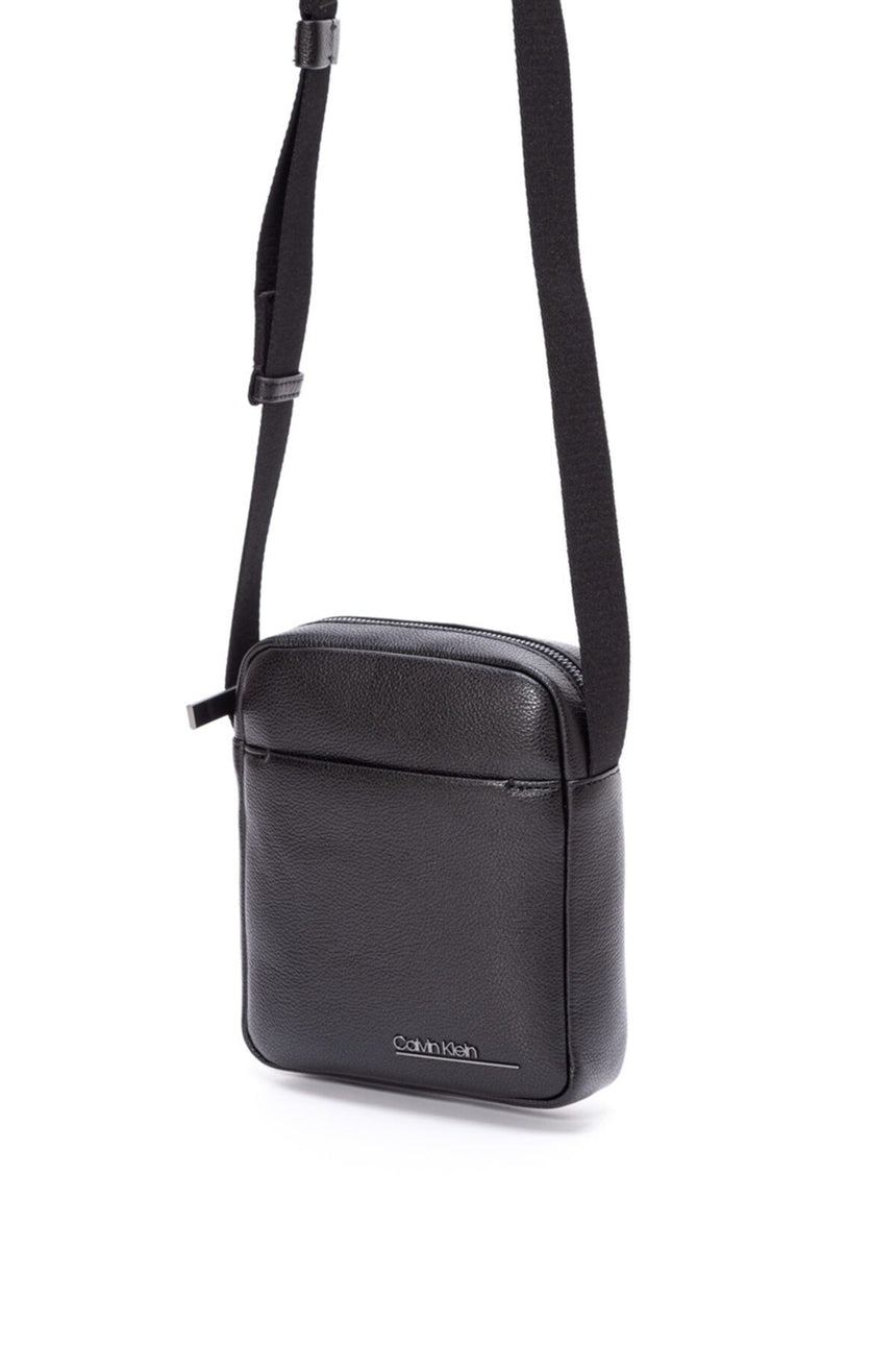 Calvin Klein Ck Bombe Çapraz Askılı Erkek Çantası Black