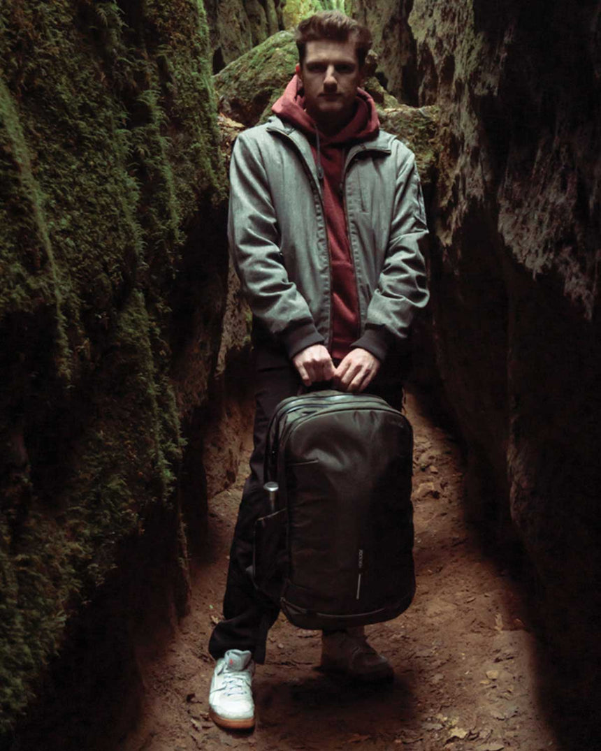 XD Design Bobby Explore 17 Inc Uyumlu Suya Dayanıklı Usb Şarj Girişli Hırsızlık Önleyici Sırt Çantası Black