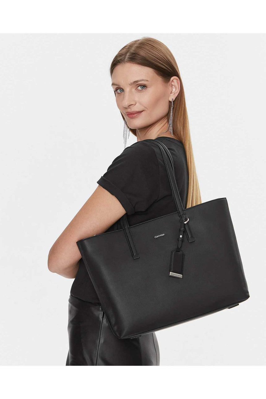 Calvin Klein Must Shooper Omuz Çantası Black