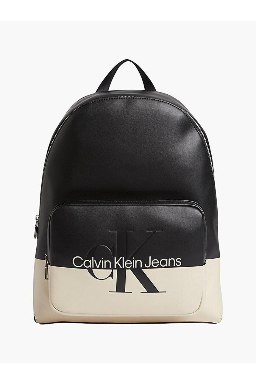 Calvin Klein CK Logo Baskılı Ön Bölmeli Kadın Sırt Çantası Black / White