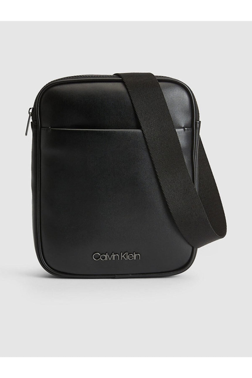 Calvin Klein Ck Central Flat Çapraz Askılı Erkek Çantası Black