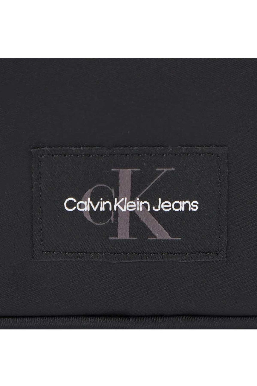 Calvin Klein Crossovers Çapraz Askılı Kadın Çantası Siyah