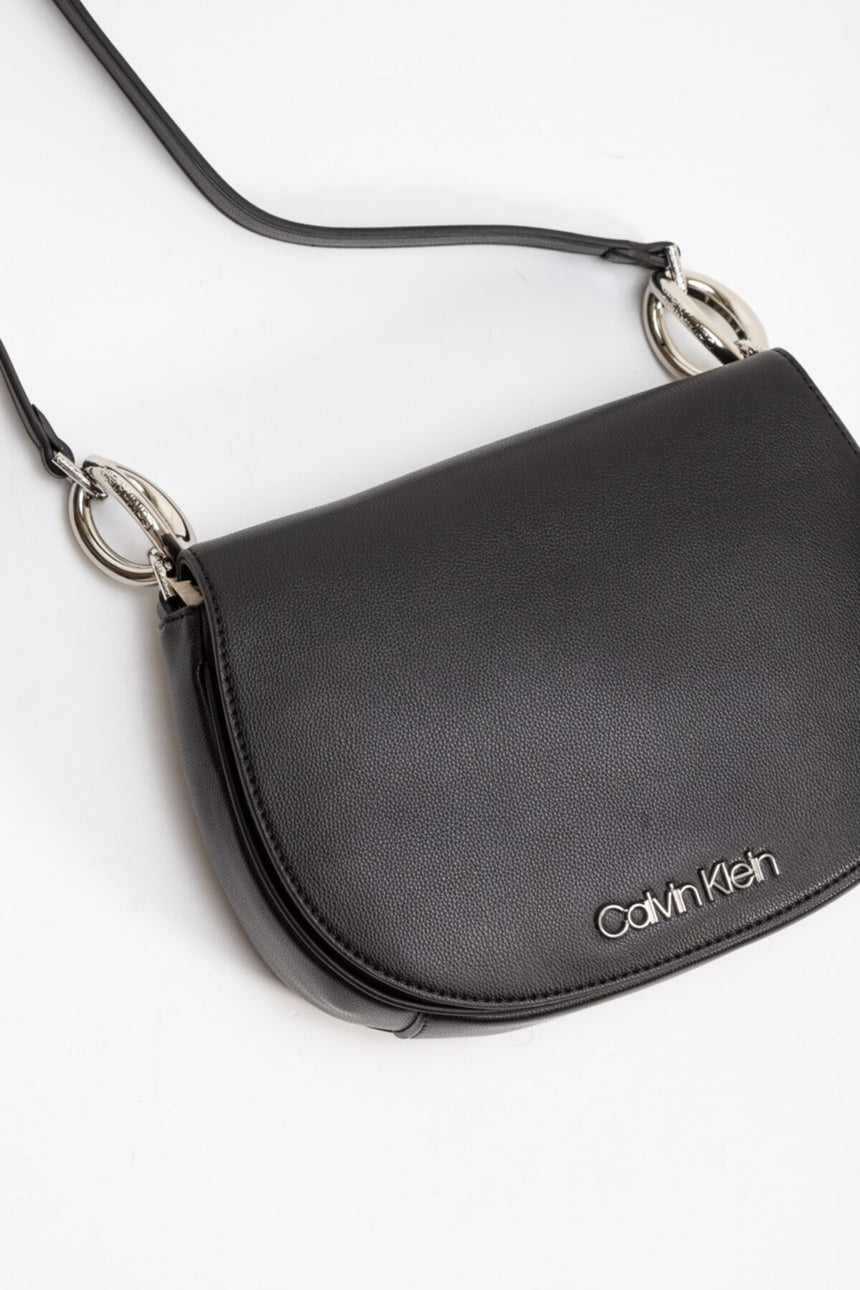 Calvin Klein Ck Chain Saddle Bag Çapraz Askılı Kadın Çantası Black