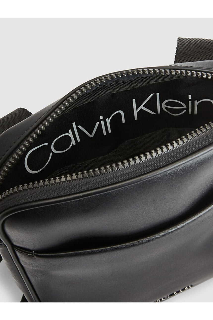 Calvin Klein Ck Central Flat Çapraz Askılı Erkek Çantası Black
