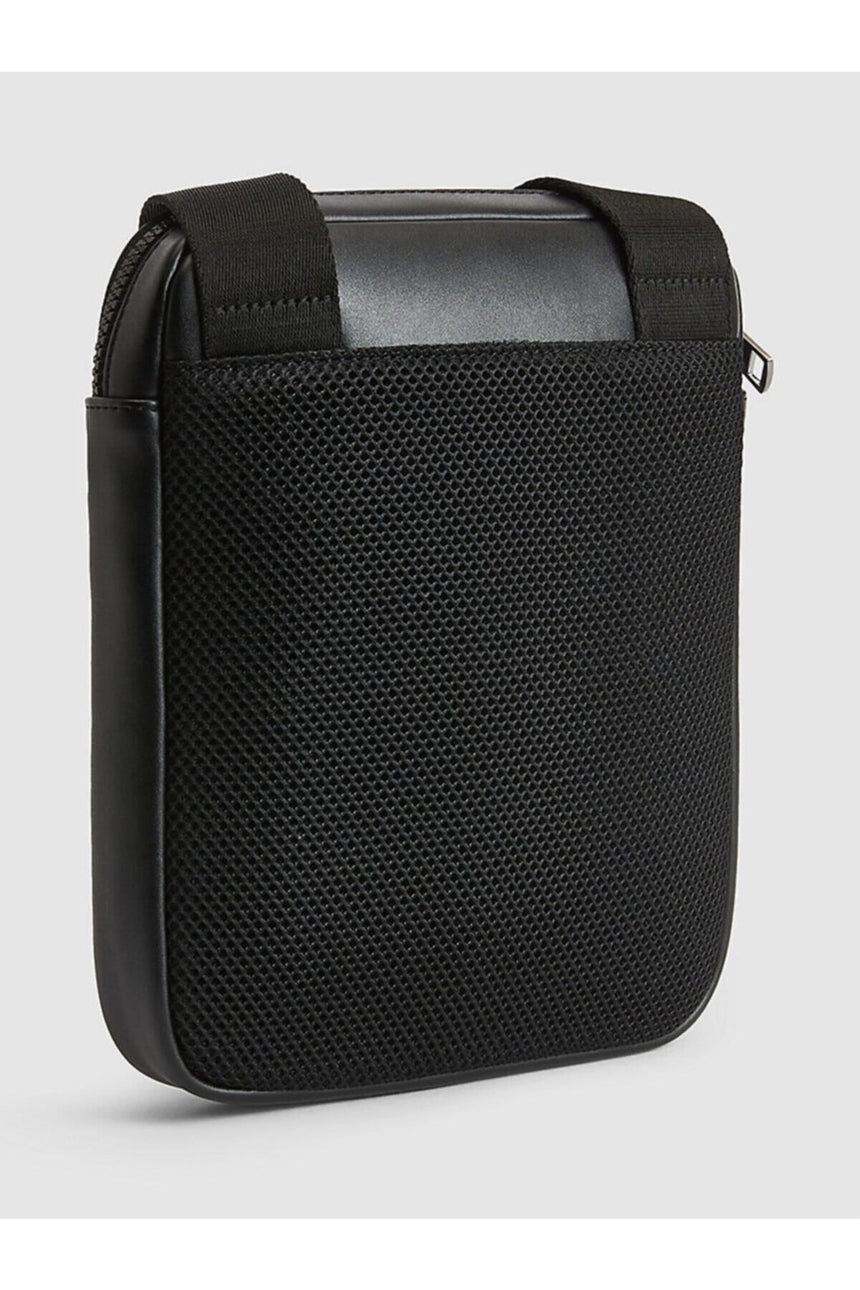 Calvin Klein Ck Central Flat Çapraz Askılı Erkek Çantası Black