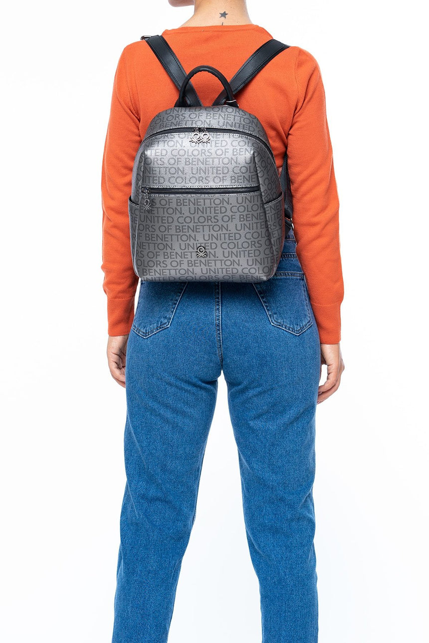 Benetton Metal Logolu Kadın Sırt Çantası Platin - Siyah