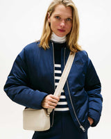Tommy Hilfiger Logo Bantlı Kadın Çapraz Askılı Kamera Çantası Classic Beige