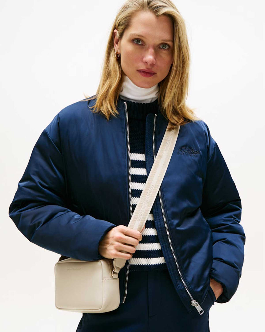 Tommy Hilfiger Logo Bantlı Kadın Çapraz Askılı Kamera Çantası Classic Beige
