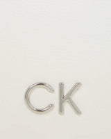 Calvin Klein Daily Saddle Pebble Çapraz Askılı Çanta Bright White